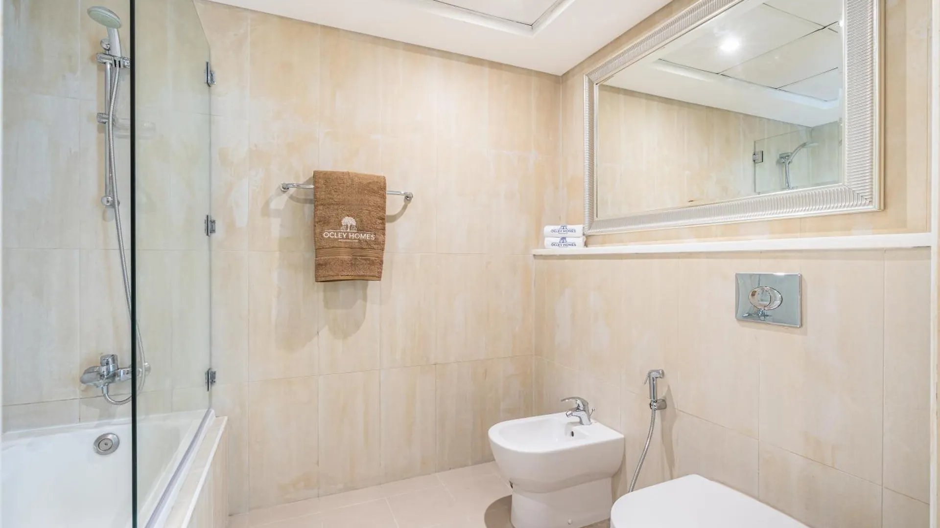 Apartment Lux Home With Direct Beach Access In Al Bateen Dubai