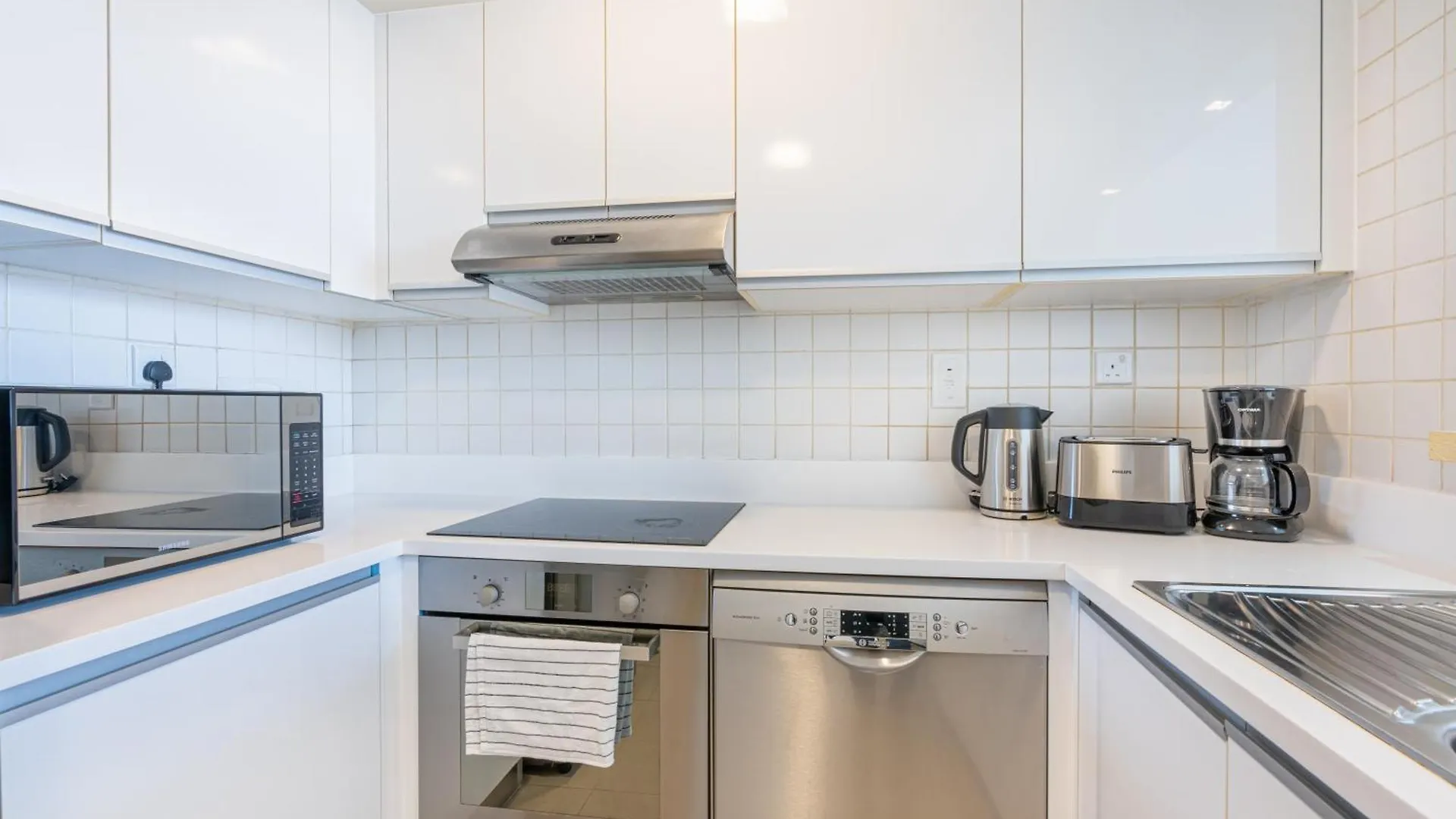 Apartment Lux Home With Direct Beach Access In Al Bateen Dubai